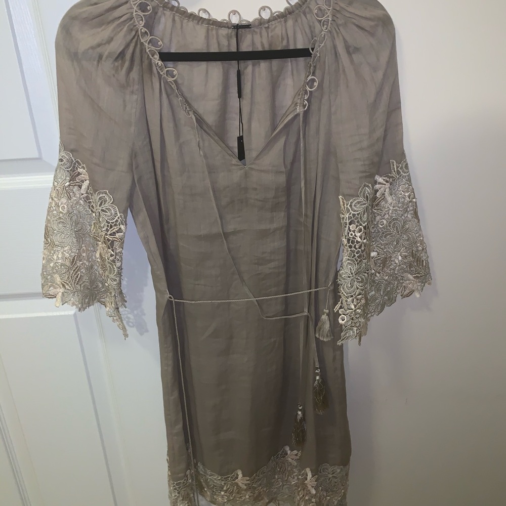 BEAUTIFUL Elie Tahari silky dress! - Picture 3 of 6